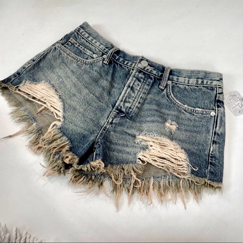 NWT FREE PEOPLE • Distressed Jean  summer shorts